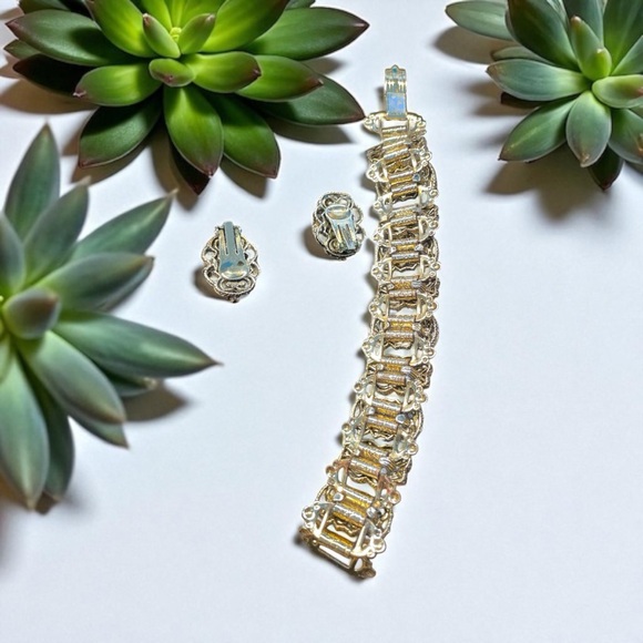 Vintage Gold and and AB Rhinestone accented with Cream Faux Pearl Jewelry Set - Picture 3 of 4